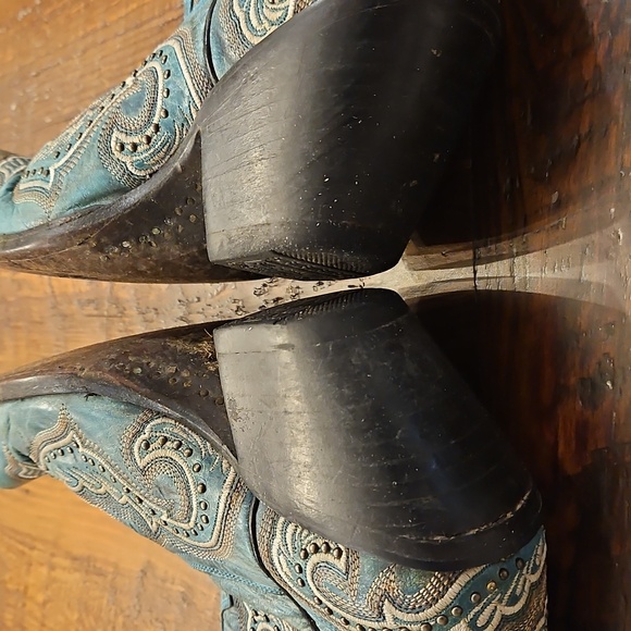 BEAUTIFUL CORRAL TURQUOISE SHADDED AND STUDDED BOOTS - Picture 7 of 15